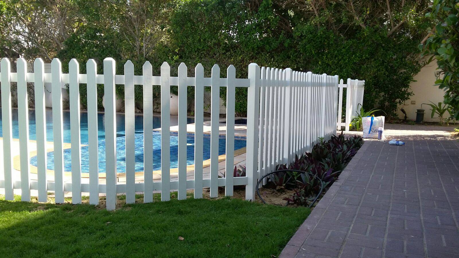 SWIMMING POOL SIDE FENCE